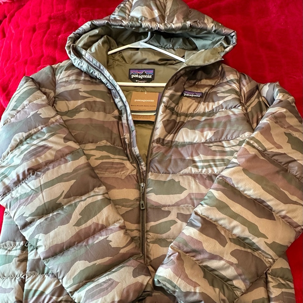 NWT Patagonia Hi Loft 600fill goose down fill unisex winter jacket.
